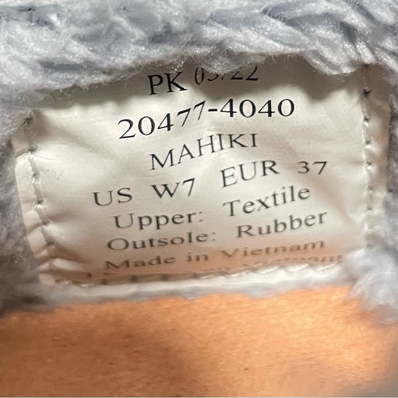 OluKai Slippers Sneakers - Picture 3 of 3